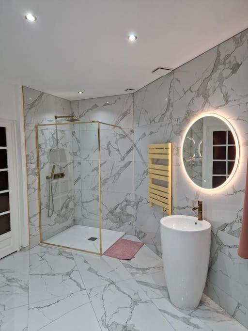 Maison Chic avec jacuzzi. UrbanSpa60 Nogent-sur-Oise Exterior foto
