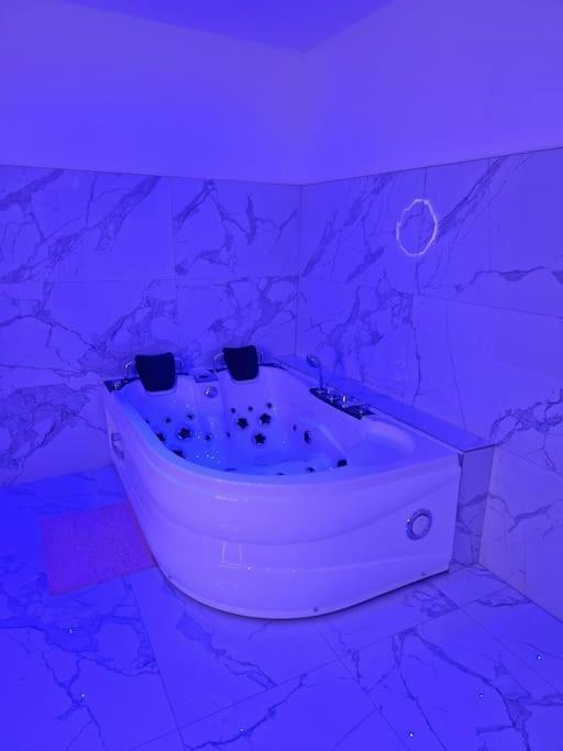 Maison Chic avec jacuzzi. UrbanSpa60 Nogent-sur-Oise Exterior foto