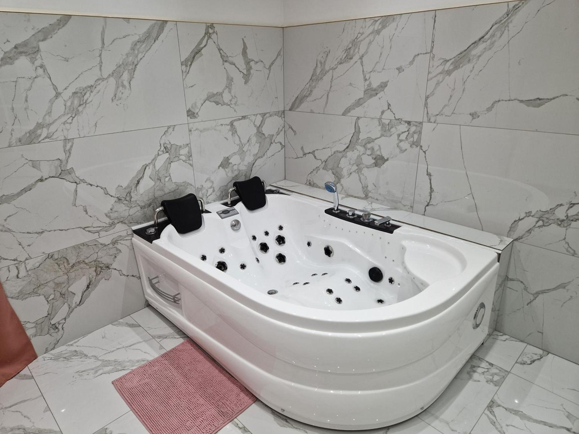 Maison Chic avec jacuzzi. UrbanSpa60 Nogent-sur-Oise Exterior foto